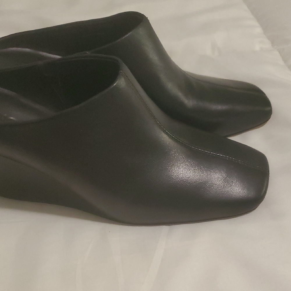 Vince Black Leather Slip-On Loafers Wedge - Picture 8 of 10